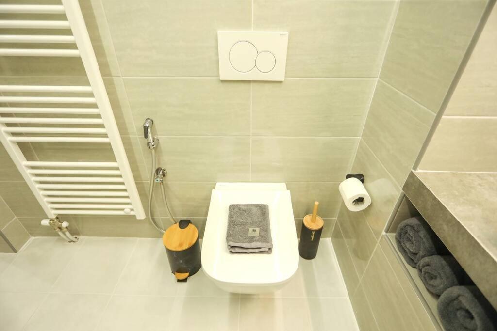 Modern And Luxury